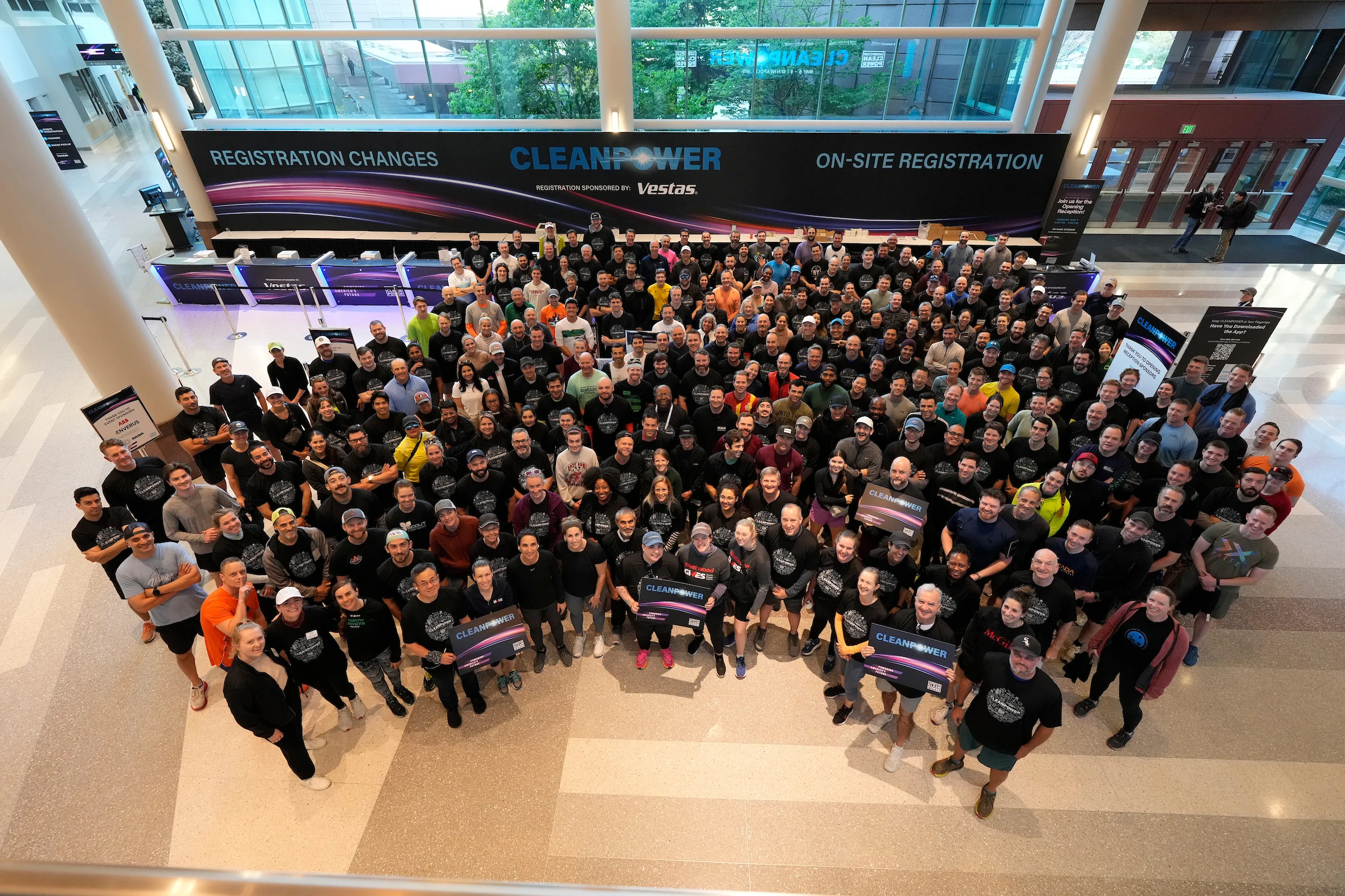 Group photo of runners at CLEANPOWER 2024