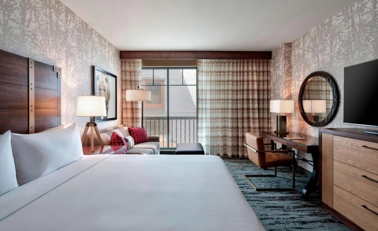 Gaylord Rockies bedroom