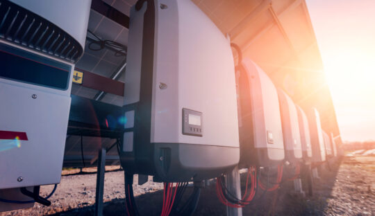 Feeding power to the grid